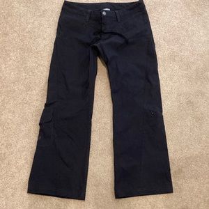 Athleta 8P Dipper Cargo athletic pants. Welt front and side leg pockets